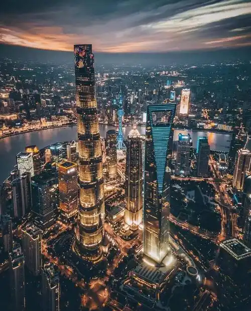 繁华的上海高楼大厦唯美夜景图片