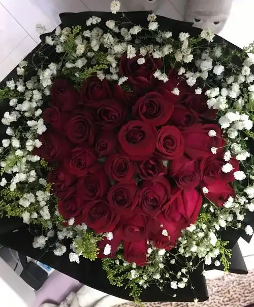 相识一周,收到你送的第一束鲜花,纠结