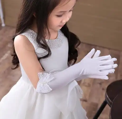 儿童节女童演出白手套小孩子白色表演指挥六一舞蹈幼儿园小学生