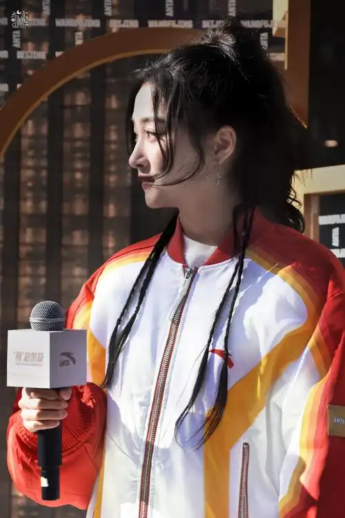 关晓彤安踏品牌全球代言人##关晓彤初冬穿搭##关晓彤王牌控诉华晨宇