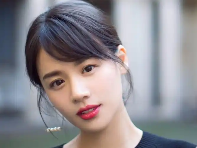 马思纯大家应该都不陌生,金马奖影后,年轻有为的女演员,演技好人长得