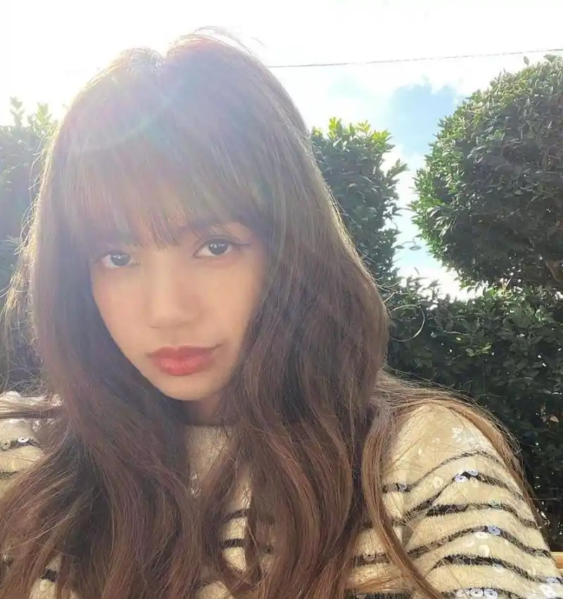 lisa自拍照如同秋爽的寒阳让人温暖又舒服