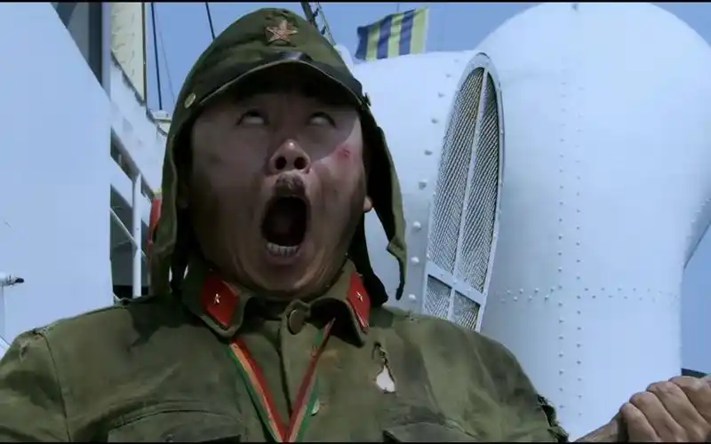 抗战喜剧:潘长江从天而降,竟然砸断鬼子大佐的双腿,太逗了!