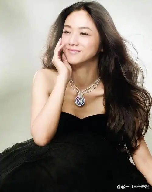 一段网红晒出的韩国演员秋瓷炫的助阵视频引起了广泛关注.