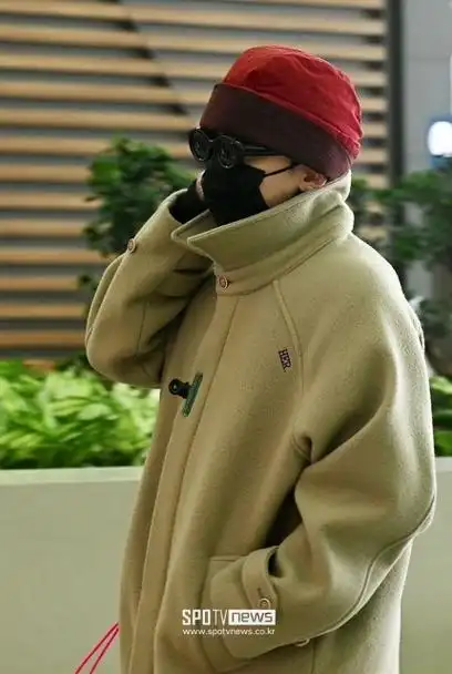 权志龙出国机场图