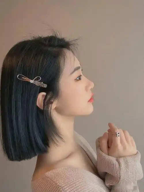 2021流行网红性感锁骨短发