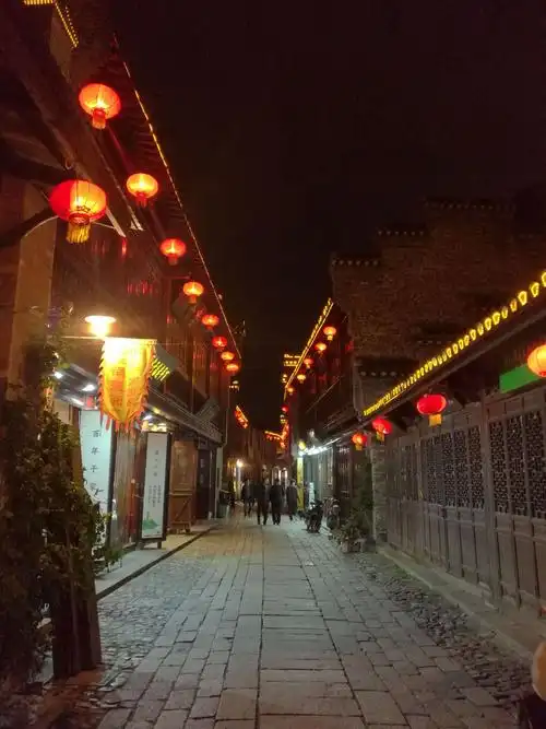 古街夜幕(西津渡)