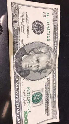 请问这种20的美元该去哪个银行可以换成人民币?