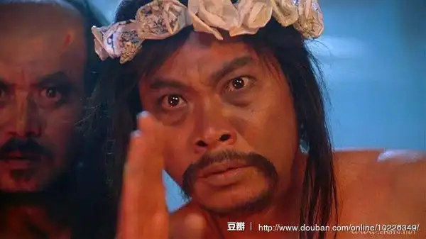 线上活动照片- 把头发扎起来的男人们