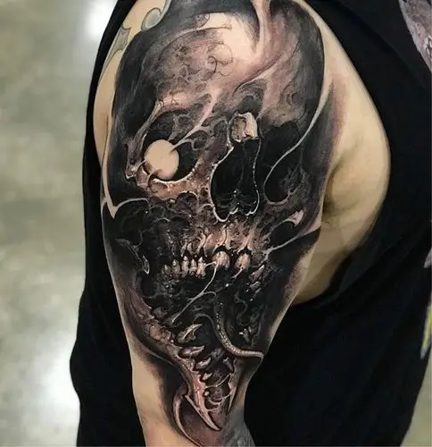 纹身参考图～异形生物一,这是一位国外纹身艺术家的作品,独特的设计