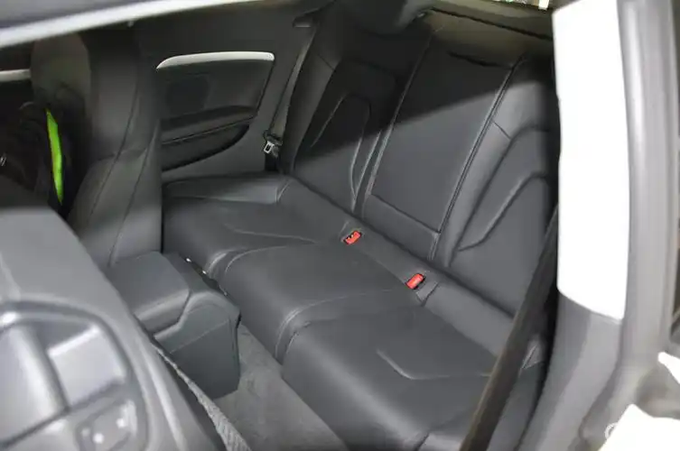 【奥迪a52013款coupe 40tfsi quattro后排空间体验汽车图片-汽车图片