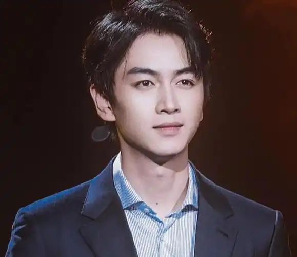 没有胡子的陈晓太帅了网友戏言陈妍希不在他的眼睛才有星星