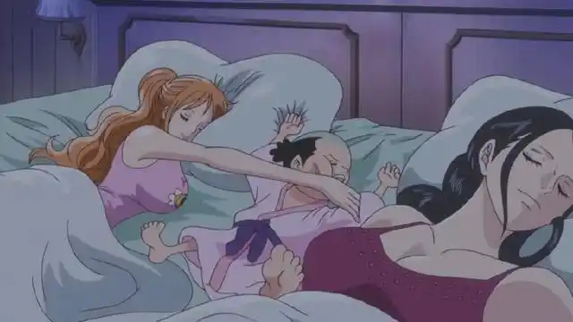 睡觉都能防着敌人的索隆,却防不住小紫,兄妹两太会搞事情了