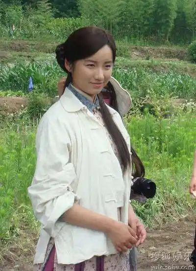 《新一剪梅》剧照雪景中的吕一随着拍摄进度月飞《新一剪梅》剧组迎来