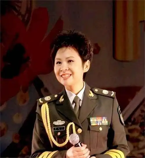 女明星董文华:曾因远华案断送演艺前途,沉寂多年后