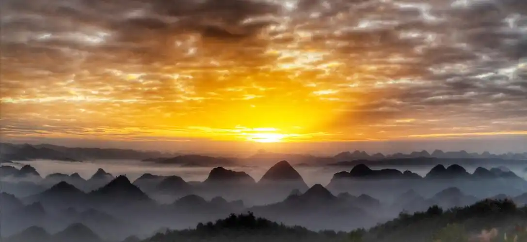 太阳努力的往上升