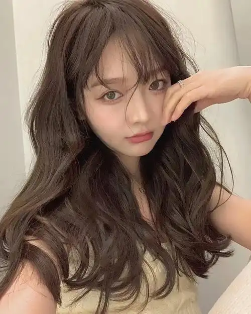 2021新款发色,显白发色|||秋冬新发色,亚麻深茶棕色,超显白又气质