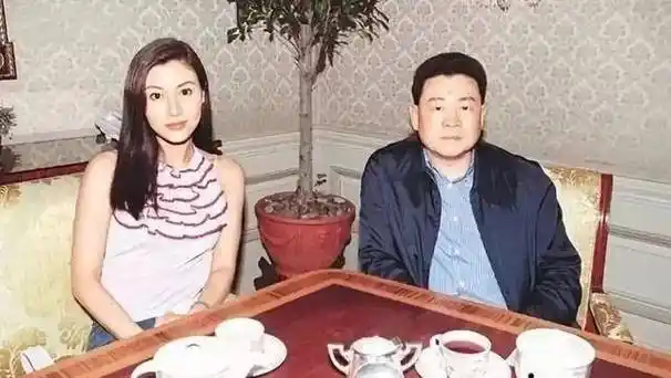 30年前,关之琳凌晨3点被紧急送医,隔天传出"高尔夫"事件_刘銮雄_事情