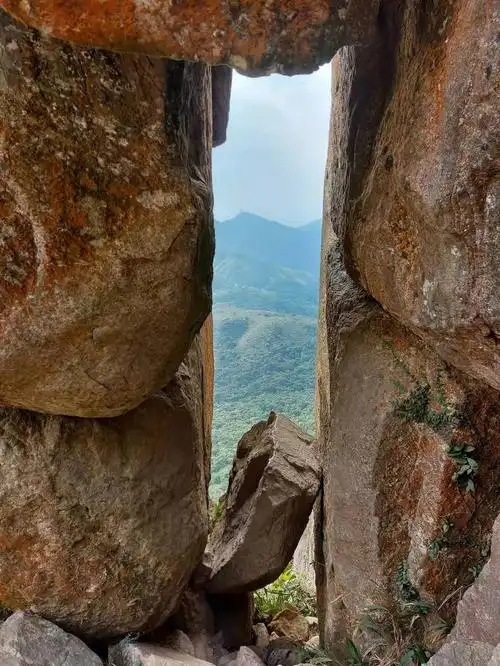 香港的奇山异石也很多