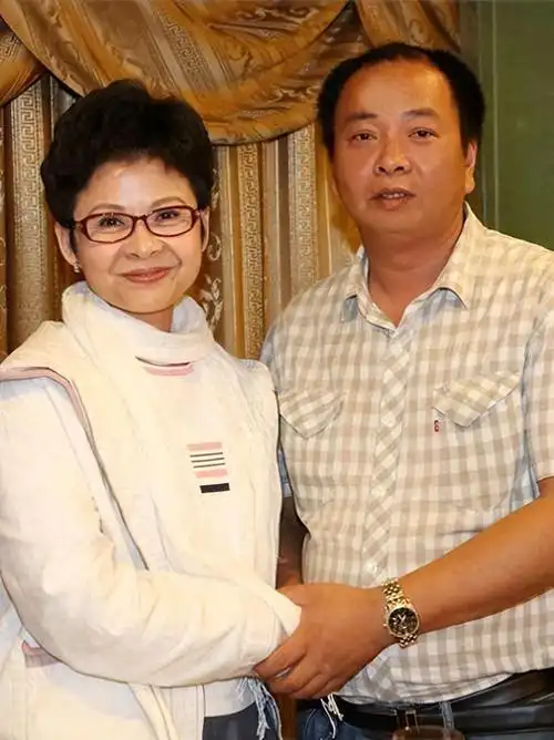 揭秘歌唱家董文华退圈背后的真相