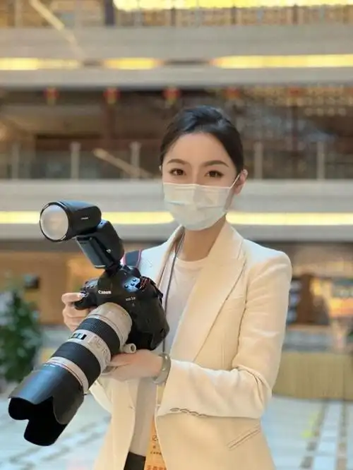 两会"女记者"最美瞬间 - 中国记协网