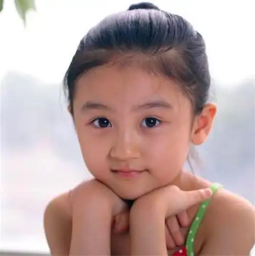 陆子艺近照曝光连赵丽颖都曾盼着她长大约戏如今长成大姑娘