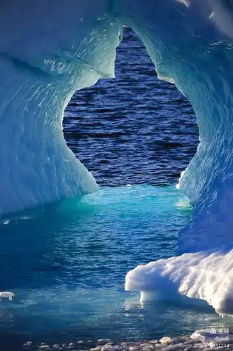北极千姿百态的冰川