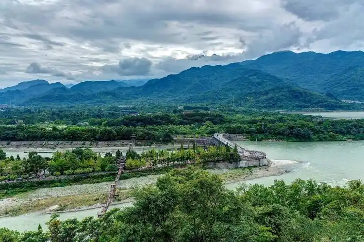位于成都市中心,交通便利,距离很多景点都比较近成都住宿推荐四川旅游