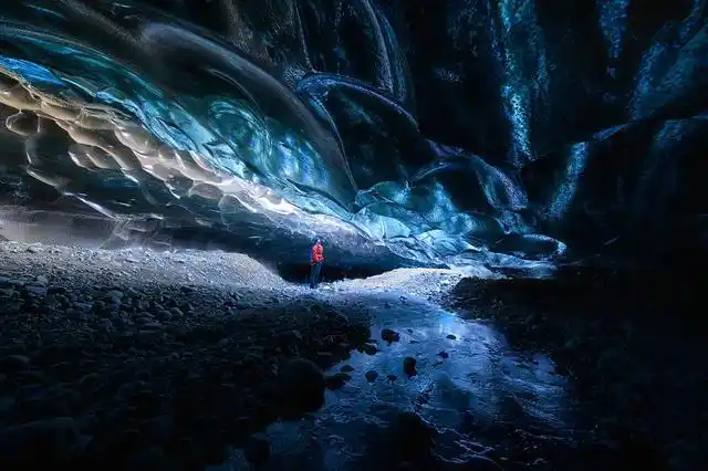 王相军:永眠于冰川,十多年造访沉寂数亿年的冰川为哪般?