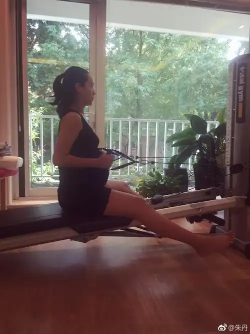 林心如姚晨贾静雯 挺孕肚健身厉害了