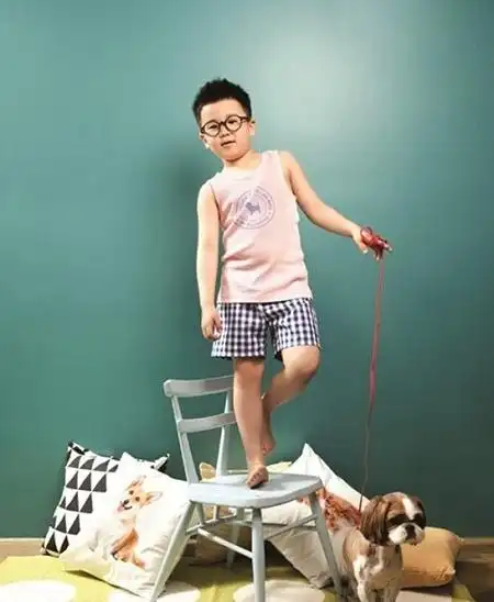 韩国小正太尹厚图片