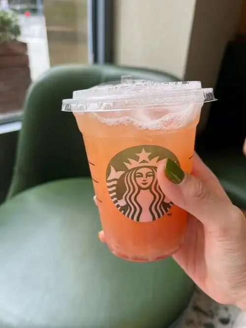 星巴克冰摇桃桃乌龙绝绝子
