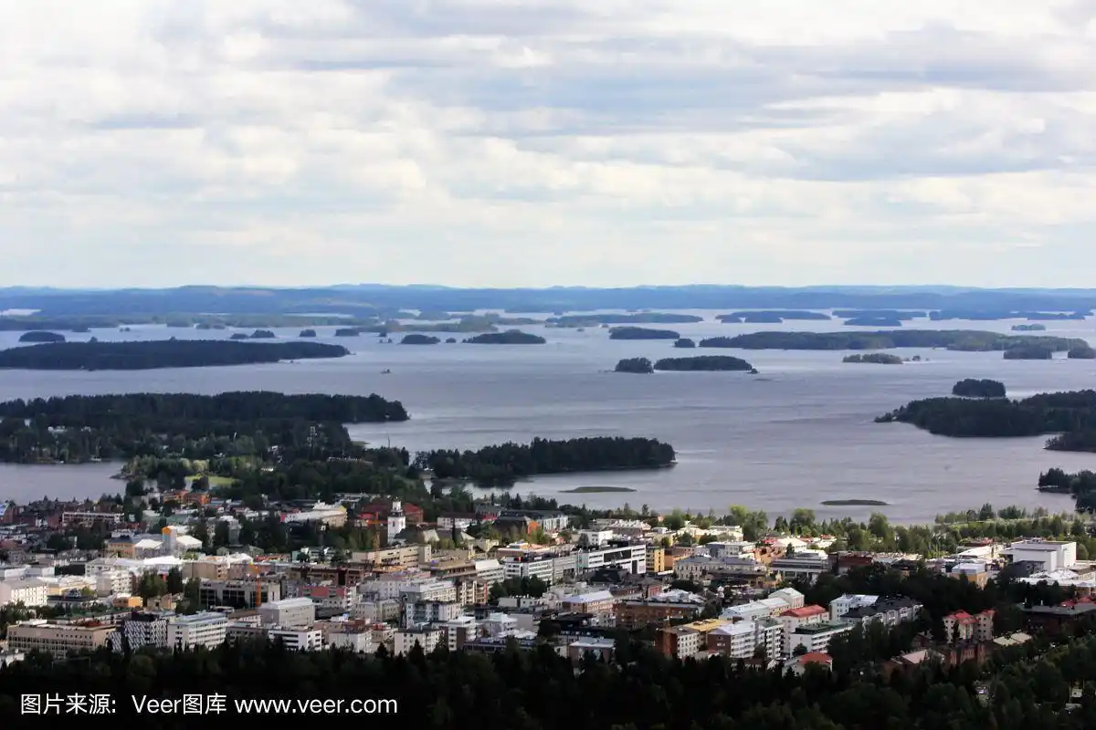 库奥皮奥市,芬兰卡拉维西湖边.