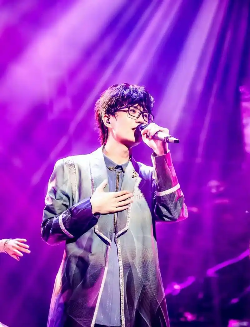 许嵩第八张全创作专辑终于来了!首波主打歌《乌鸦》5月7日上线