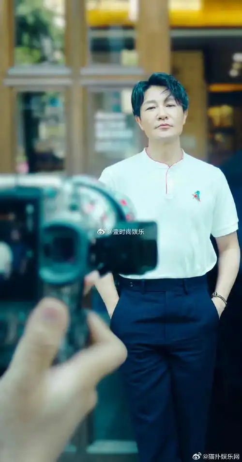 最近李宗翰也刚刚在新剧中杀青,正在准备下个"角色故事".