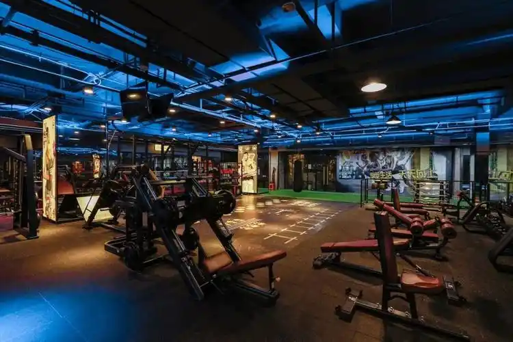 上上居然在柳州开了家健身房终于可以借着健身的名义去蹦迪了