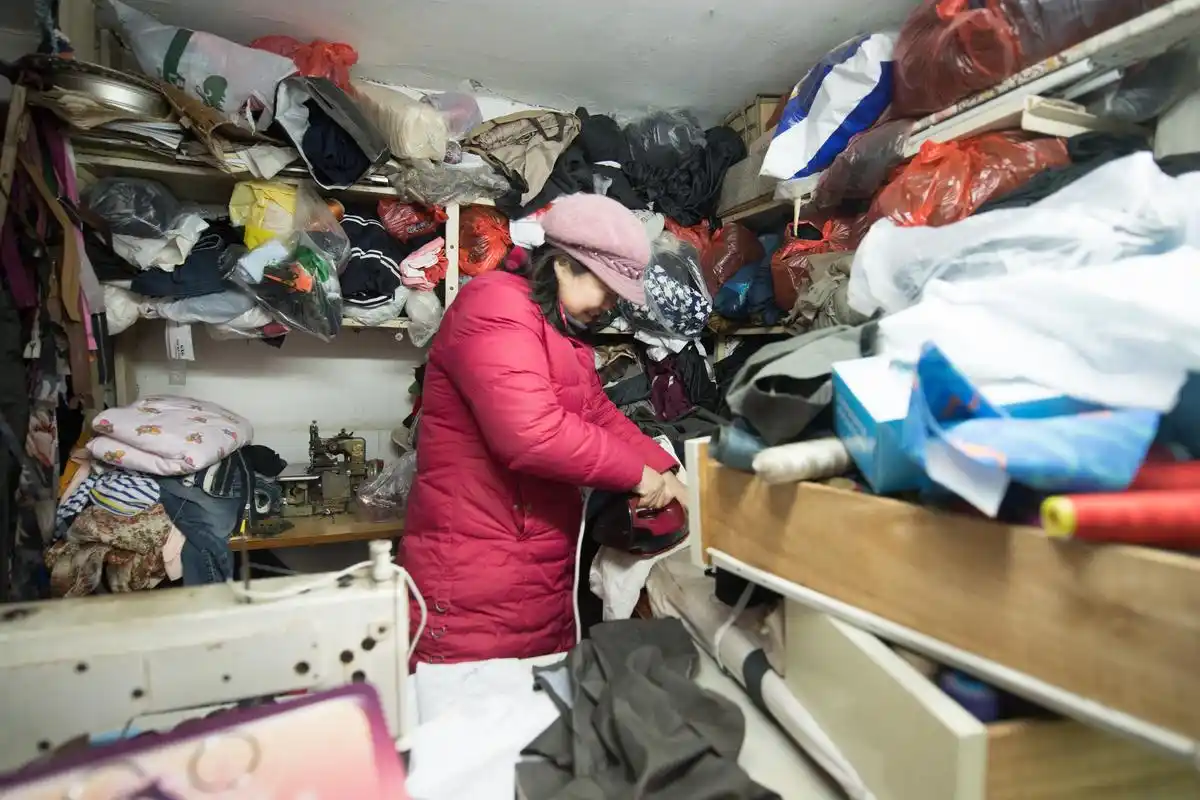 "一元裁缝铺":冬日里的温暖坚守