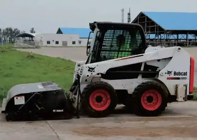 点击如下视频↙↙↙,直击山猫封闭式清扫器工作现场.