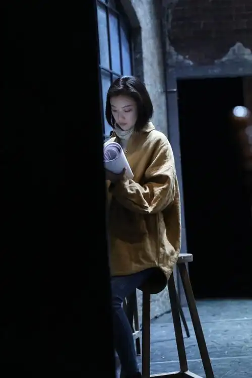 倪妮温婉优雅话剧练习图片