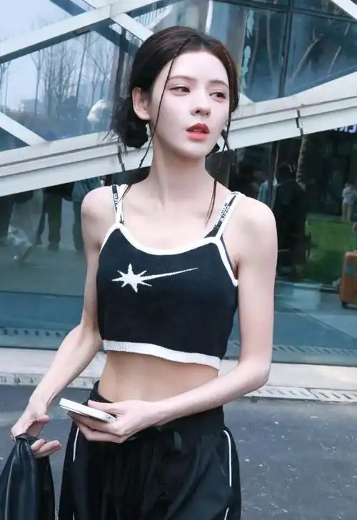 3月24日,张予曦,瘦到胸骨凸起!|腹肌|王思聪|马甲线|好身材_网易订阅