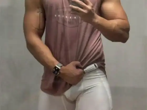 体育生肌肉男臀腿训练,哪里不行练哪里.