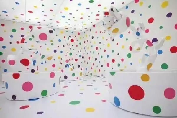 艺术界的圆点女王草间弥生