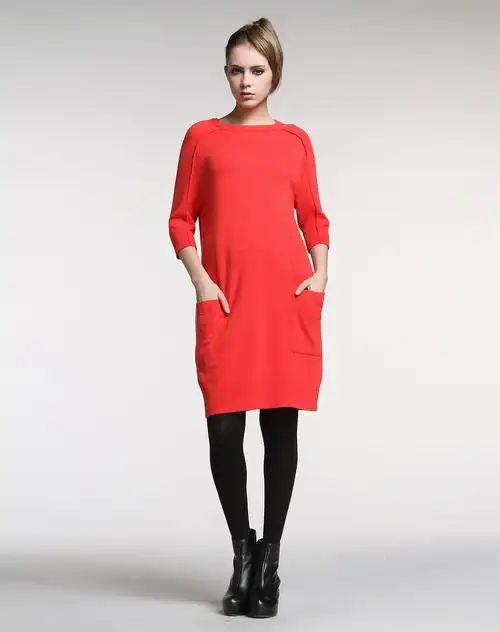 浅红色简约圆领中袖针织连衣裙