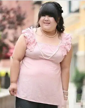 她们虽是两百斤的大胖子,但是穿的一点都不比你丑