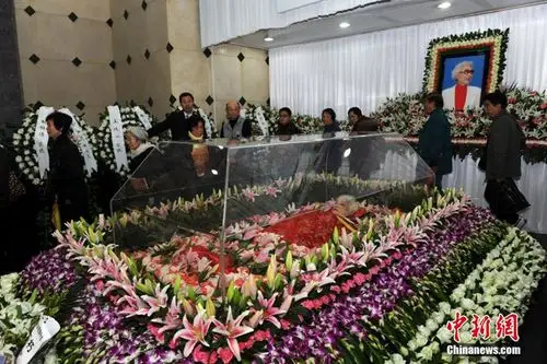 高清图集一代粤剧名伶红线女追悼会举行各界人士含泪送别
