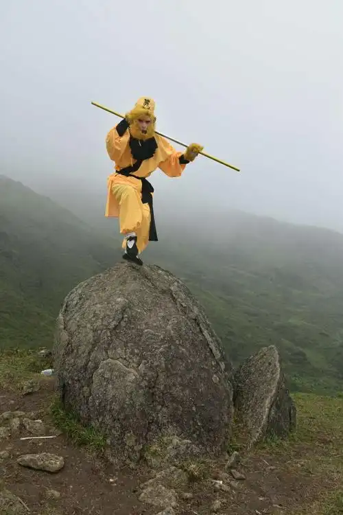 孙悟空从花果山回到鸡笼顶赏花游玩!