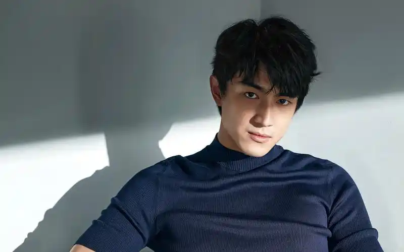 人气明星林更新时尚杂志写真帅气图片桌面壁纸