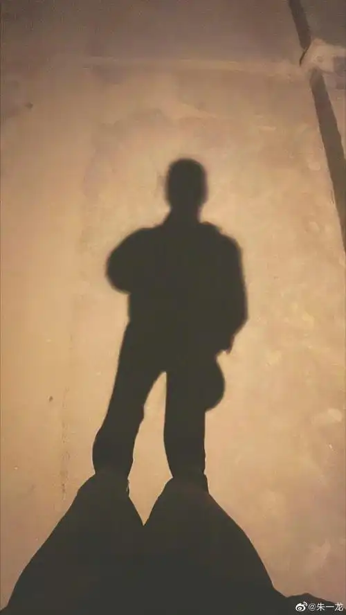 手机里的一些男朋友的背影@朱一龙#朱一龙