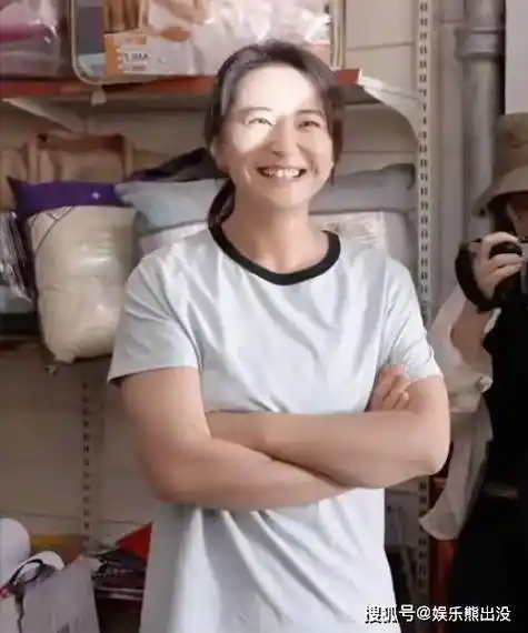 贾玲有皱纹了,瘦身100斤显老?