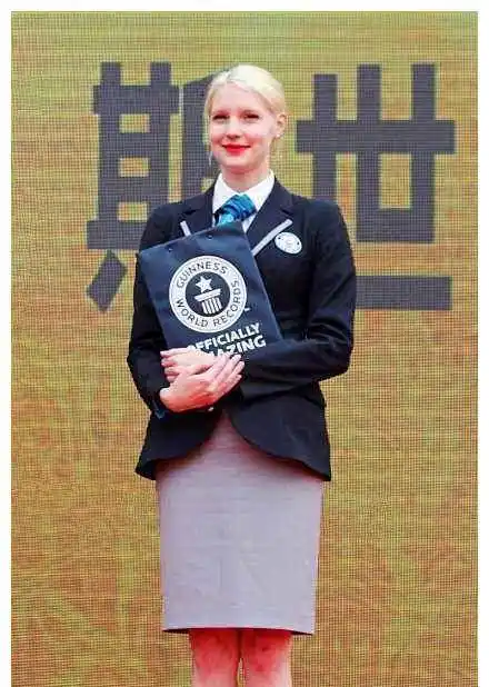 原创芳心纵火犯撒贝宁是宠妻狂魔妻子李白近照显出幸福胖